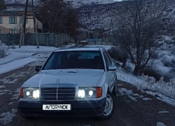 Mercedes-Benz E-Класс 1988 года