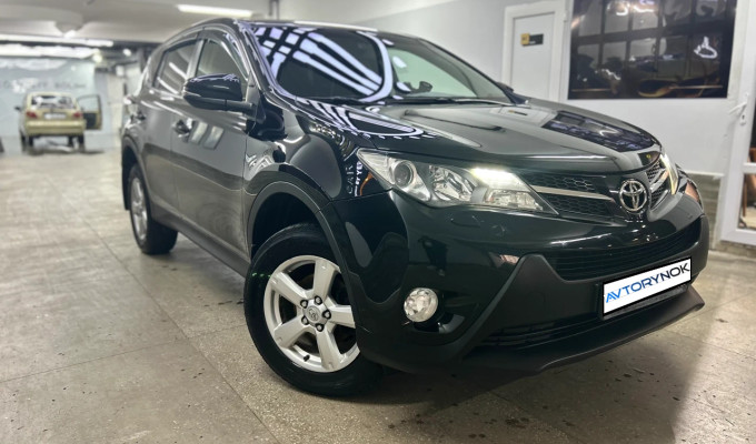 Toyota RAV4 2013 года