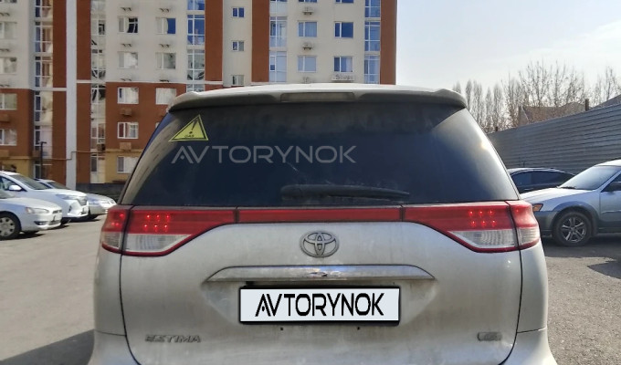 Toyota Estima 2011 года
