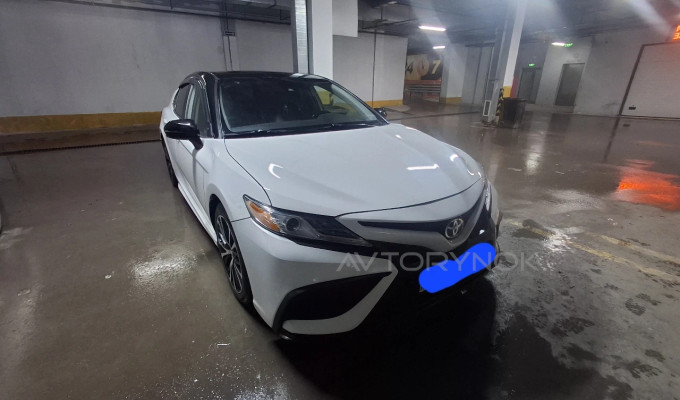 Toyota Camry 2019 года