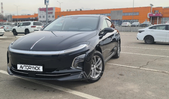Hongqi E-QM5 2025 года