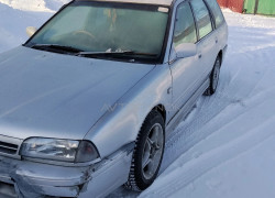 Nissan Avenir 1996 года