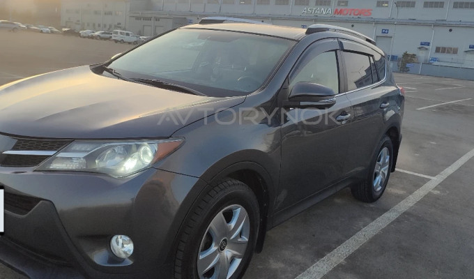 Toyota RAV4 2013 года