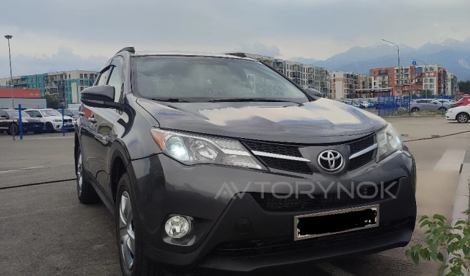 Toyota RAV4 2013 года