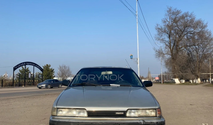 Mazda 626 1990 года