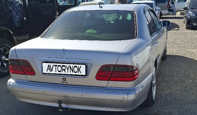 Mercedes-Benz E-Класс 2001 года
