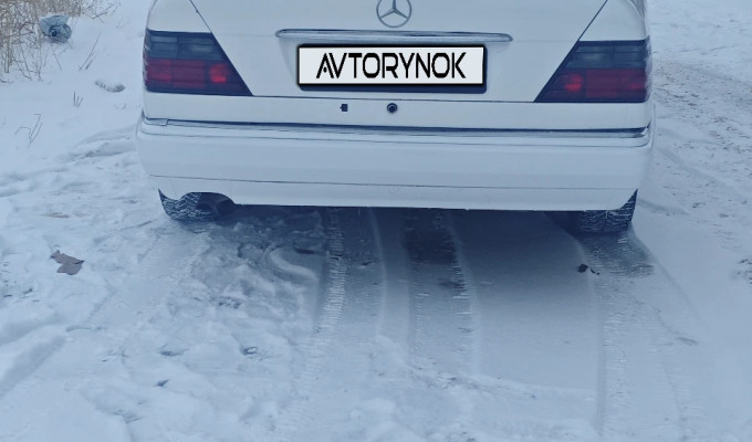 Mercedes-Benz E-Класс 1995 года