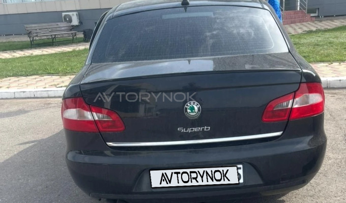Skoda Superb 2011 года