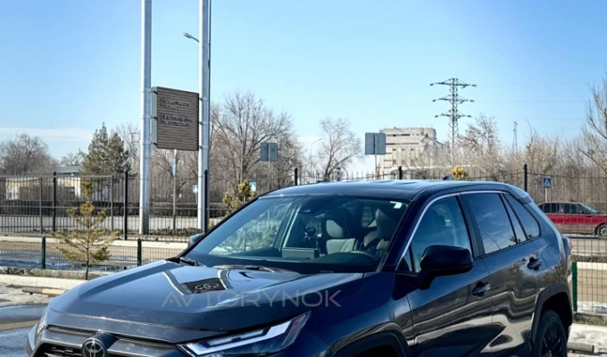 Toyota RAV4 2023 года