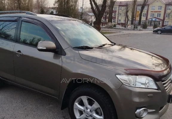 Toyota RAV4 2010 года