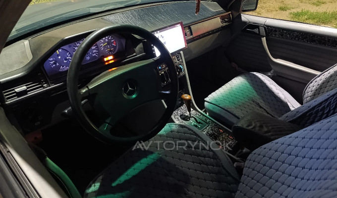 Mercedes-Benz E-Класс 1990 года
