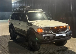 Mitsubishi Montero Sport 2000 года