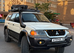 Mitsubishi Montero Sport 2000 года