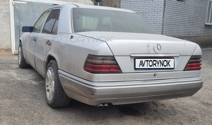 Mercedes-Benz E-Класс 1992 года