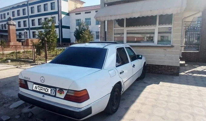 Mercedes-Benz E-Класс 1992 года