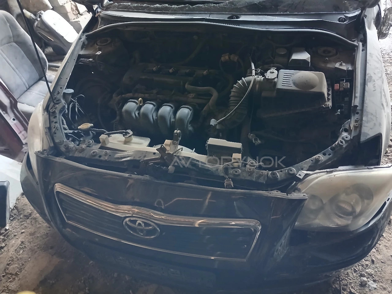 Toyota Avensis, 2004