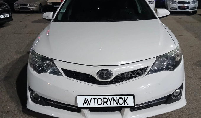 Toyota Camry 2013 года