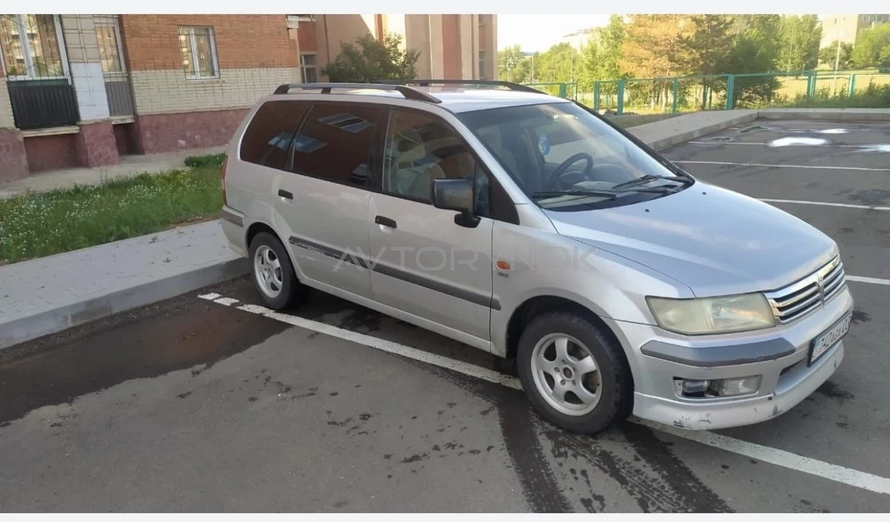 Mitsubishi Space Wagon, 2000