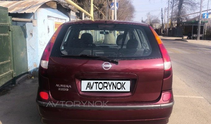 Nissan Almera Tino 2004 года