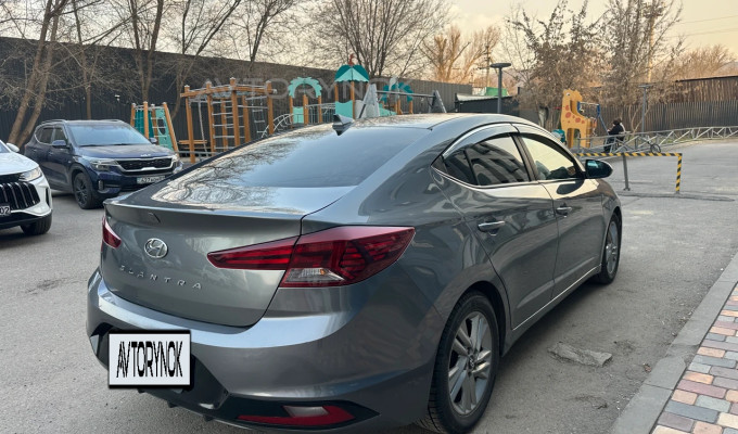 Hyundai Elantra 2019 года