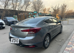 Hyundai Elantra 2019 года