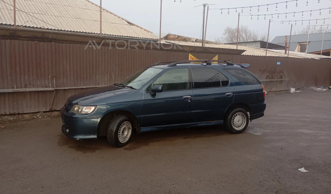 Nissan R'nessa 1997 года