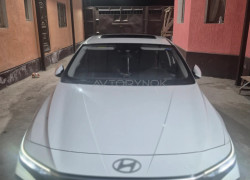Hyundai Elantra 2024 года