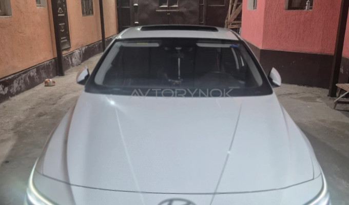 Hyundai Elantra 2024 года