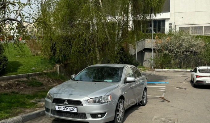 Mitsubishi Lancer 2010 года