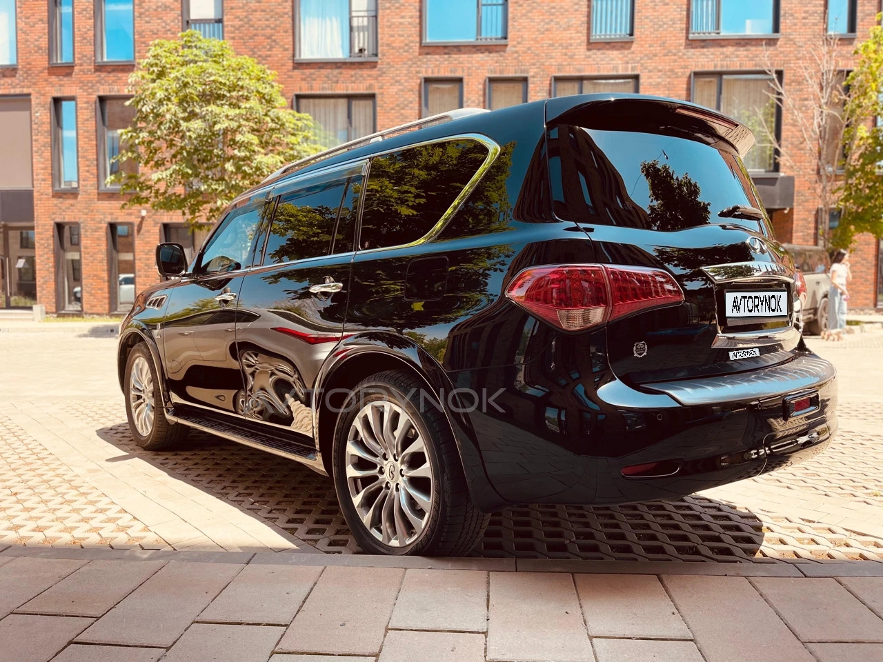 Infiniti QX80, 2015