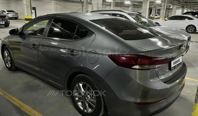 Hyundai Elantra 2018 года