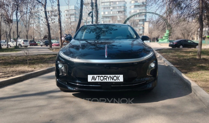Hongqi E-QM5 2025 года