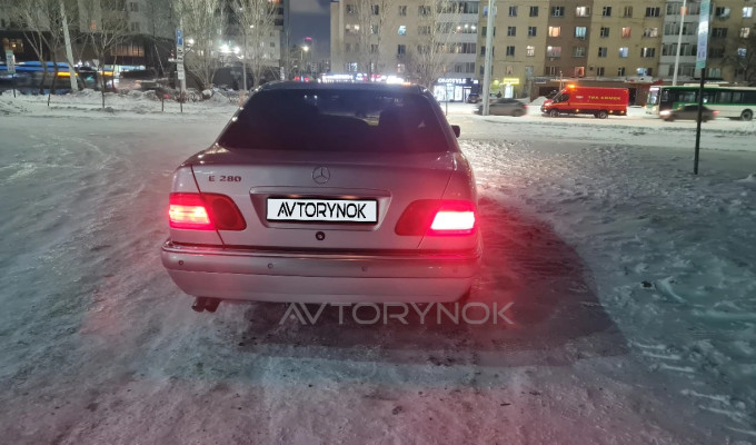Mercedes-Benz E-Класс 1998 года