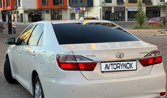 Toyota Camry 2015 года