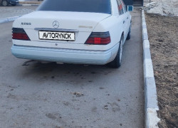 Mercedes-Benz E-Класс 1993 года