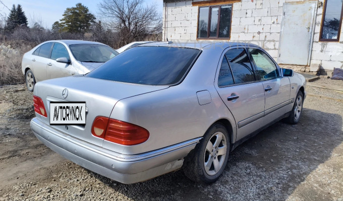 Mercedes-Benz E-Класс 1998 года