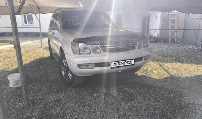 Lexus LX 2000 года