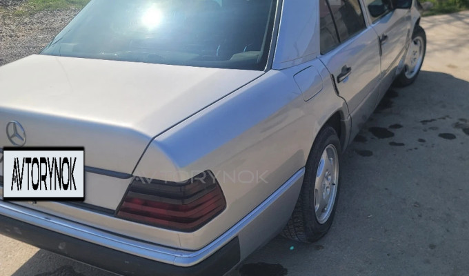 Mercedes-Benz E-Класс 1992 года
