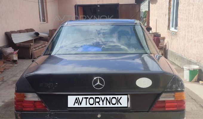 Mercedes-Benz E-Класс 1990 года