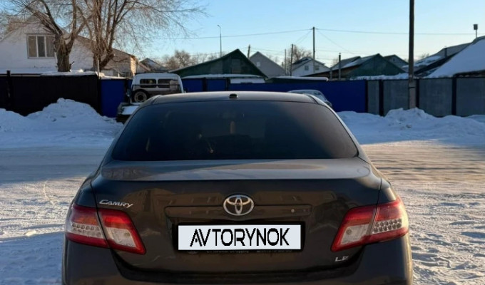 Toyota Camry 2010 года