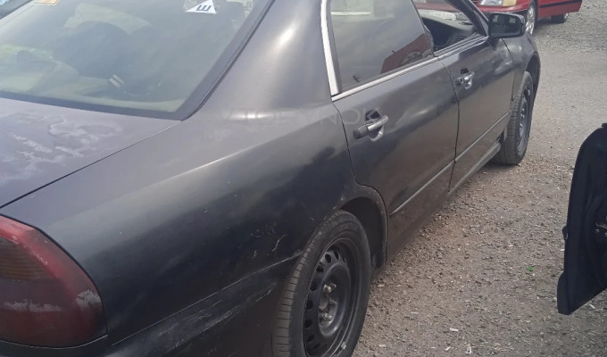 Mitsubishi Diamante 1995 года