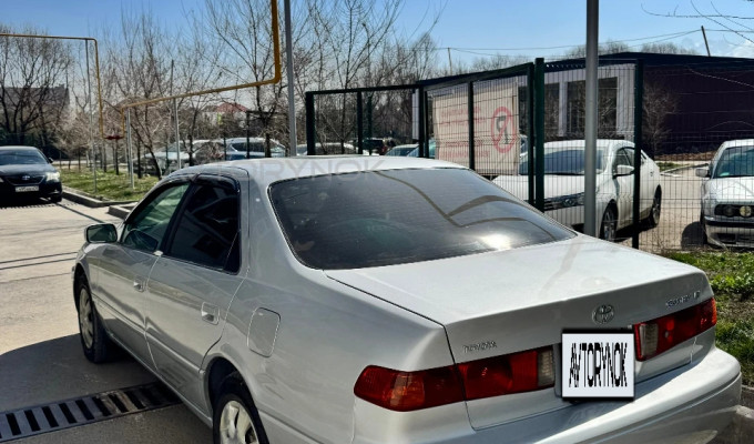 Toyota Camry 2000 года