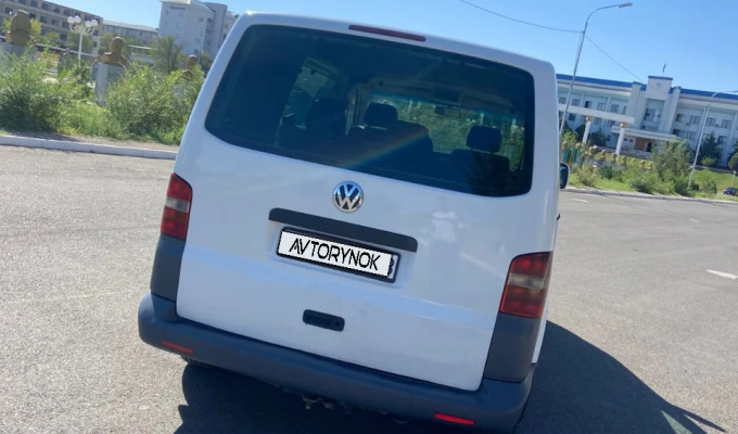 Volkswagen Transporter 2005 года