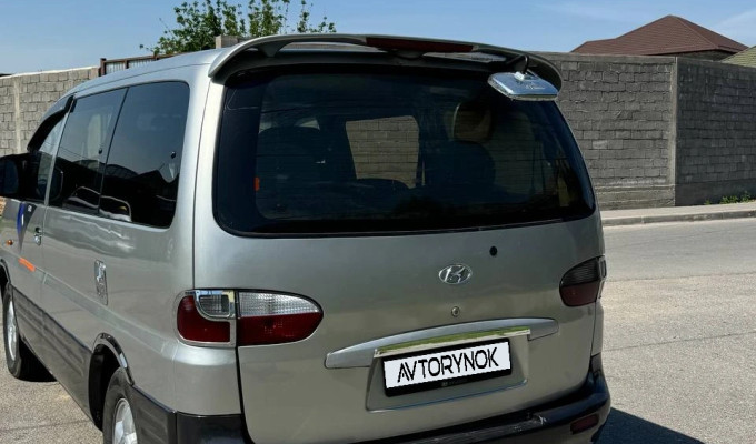 Hyundai Starex 2003 года
