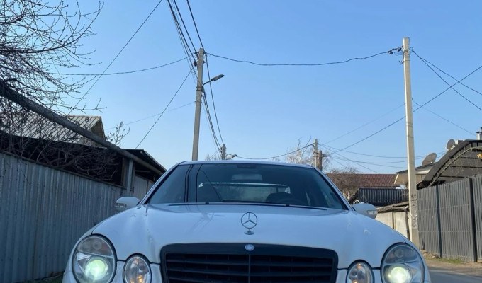 Mercedes-Benz E-Класс 2002 года