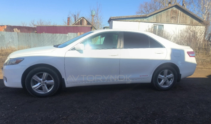 Toyota Camry 2010 года