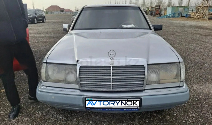Mercedes-Benz E-Класс 1992 года