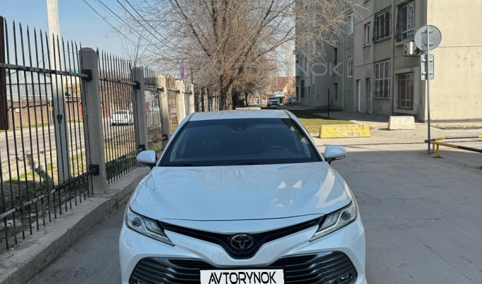Toyota Camry 2019 года