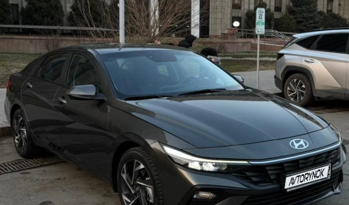 Hyundai Elantra 2023 года