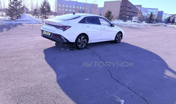 Hyundai Elantra 2024 года